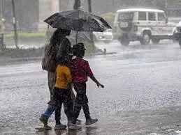 Delhi News: दिल्ली में भारी बारिश की आशंका