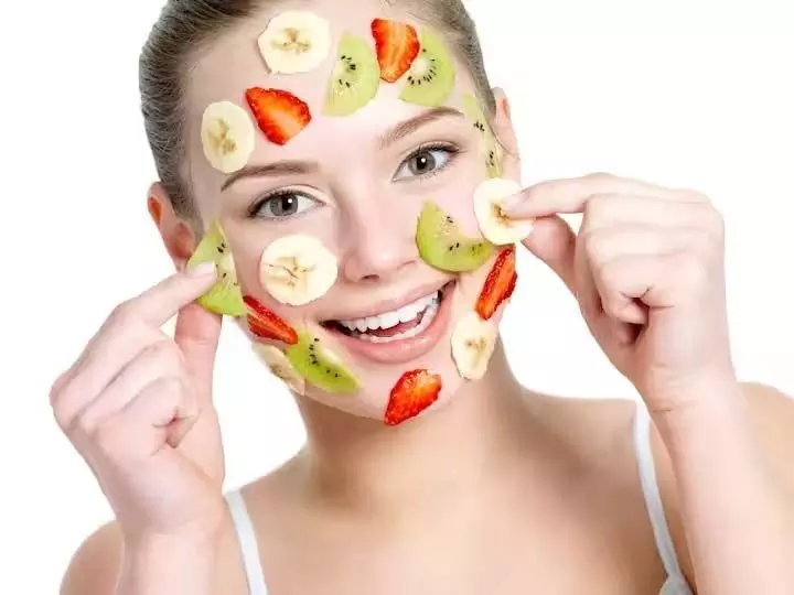 Skin Care: इन 3 फलो से रखे चेहरे की चमक बरकरार जाने