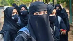 Mumbai: मुंबई के कॉलेज ने हिजाब पर प्रतिबंध लगाया