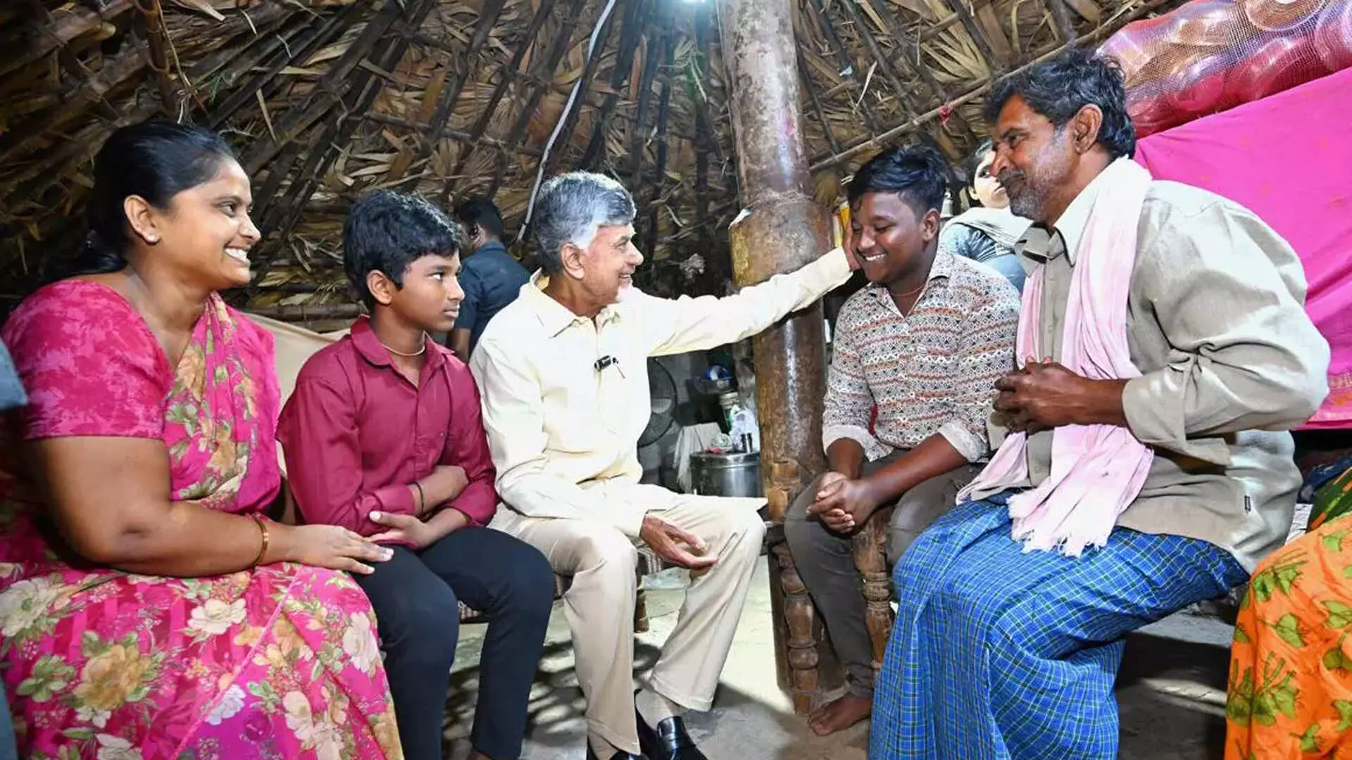 Andhra Pradesh: सीएम नायडू ने लाभार्थी के परिवार का ब्यौरा पूछा