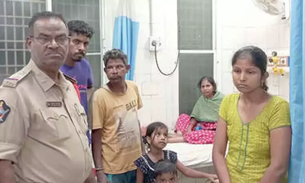 Andhra Pradesh: शहर की पुलिस ने महिला और उसके दो बच्चों को बचाया