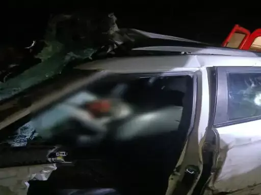 CG NEWS: ट्रक की ठोकर से कार के उड़े परखच्चे, युवती समेत 2 की मौत