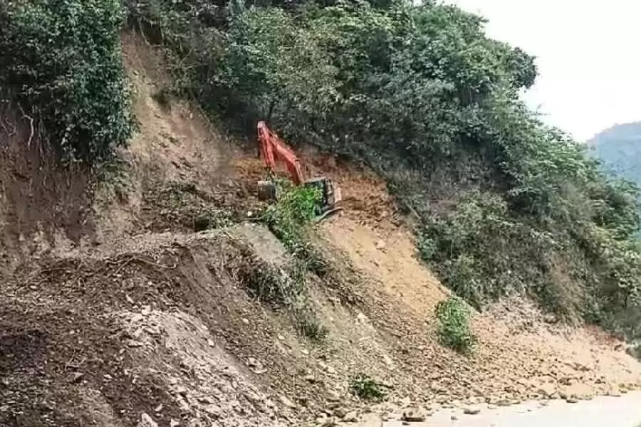 Bengal: भूस्खलन और बारिश के कारण एनएच 10 की मरम्मत में देरी, सिलीगुड़ी से कलिम्पोंग मार्ग अभी भी बंद