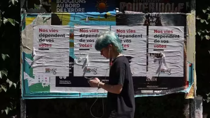 French candidates दक्षिणपंथी विचारधारा को रोकने के लिए चुनाव में भाग नहीं लेंगे