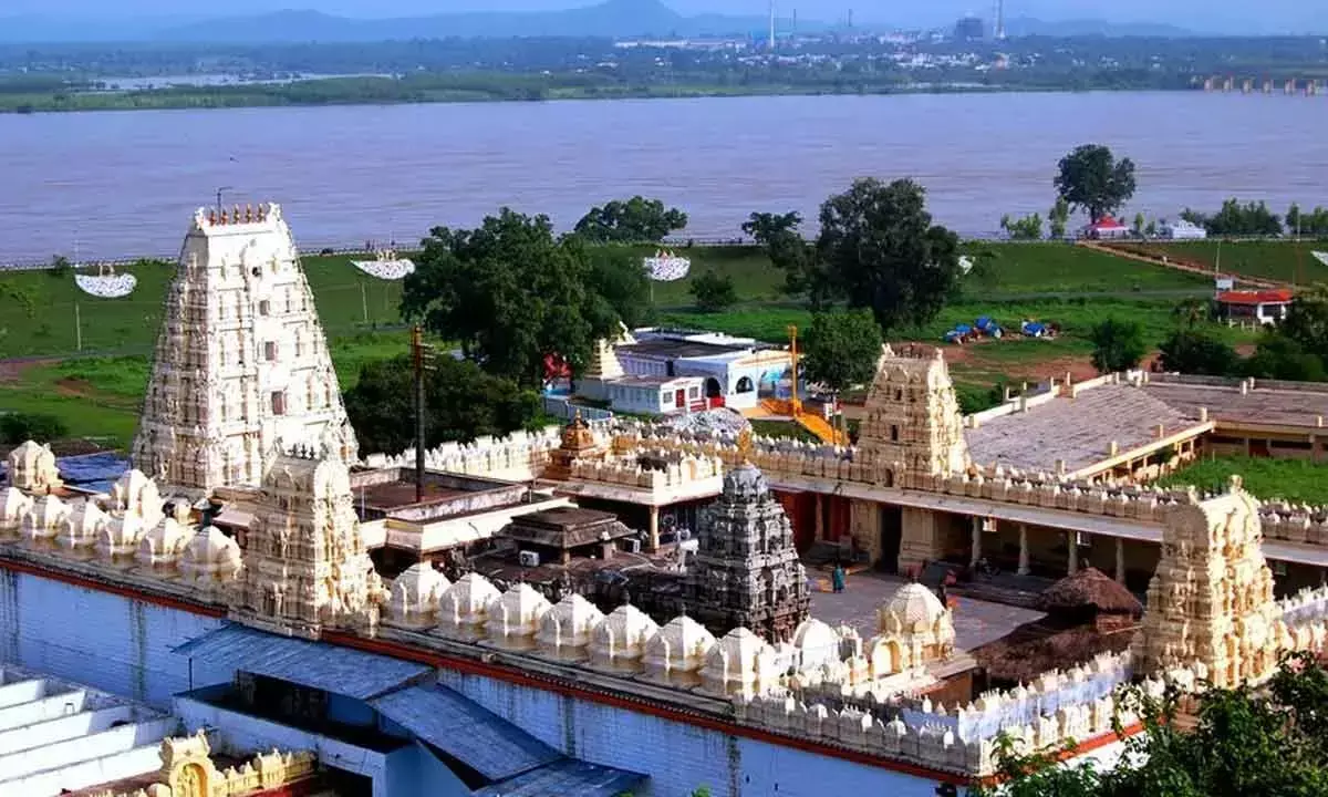 Telangana: आज से भक्तों को भद्राचलम मंदिर में अवकाश दर्शन की सुविधा मिलेगी