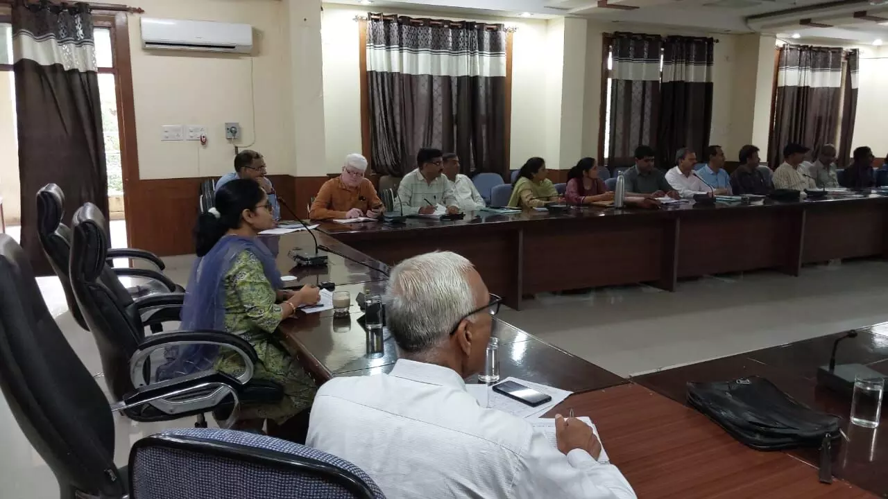 Pratapgarh : समग्र शिक्षा अभियान की विभिन्न योजनाओं को लेकर समीक्षा बैठक आयोजित