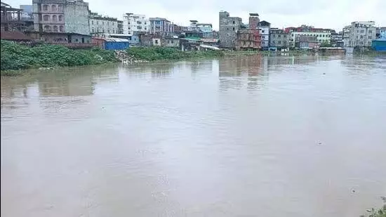 Manipur में भारी बारिश के बीच नदी में गिरने से युवक लापता