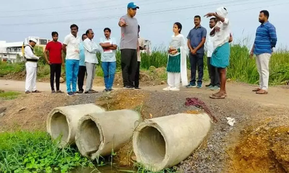 Telangana: कलेक्टर ने बाढ़ के खतरे वाले क्षेत्रों का निरीक्षण किया