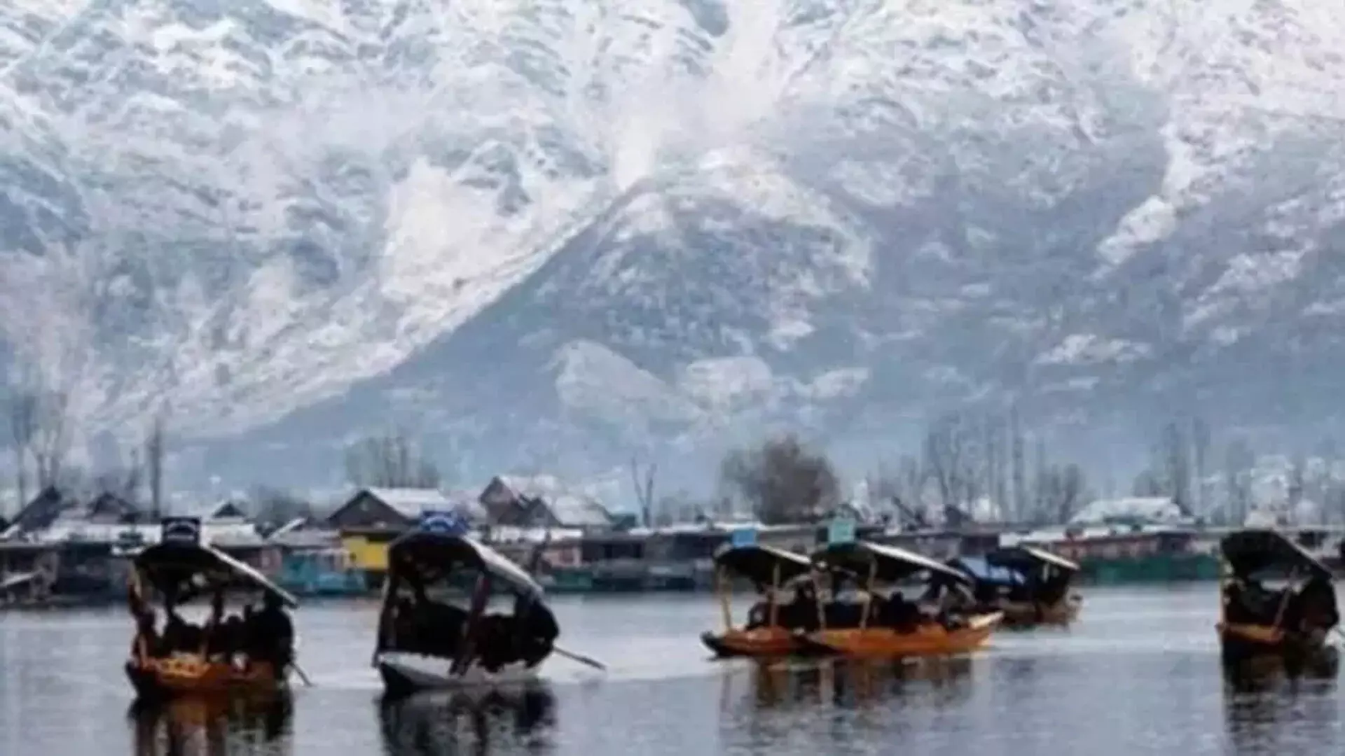 Kashmir पर्यटन विभाग ने सप्ताहांत पर स्कूल बसों को गुलमर्ग में प्रवेश की अनुमति दी