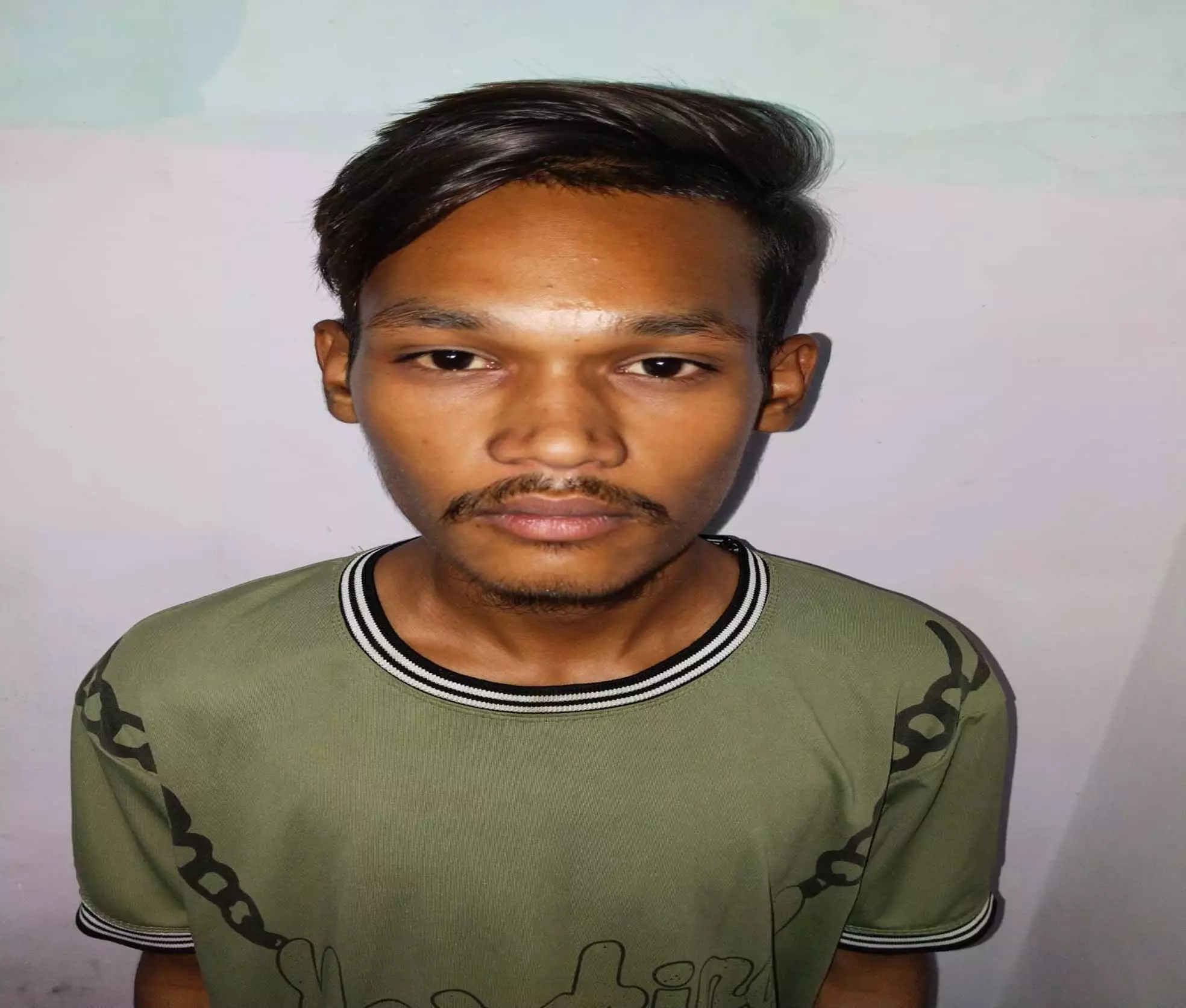 Raipur Breaking: चाकू लेकर घूमते युवक गिरफ्तार