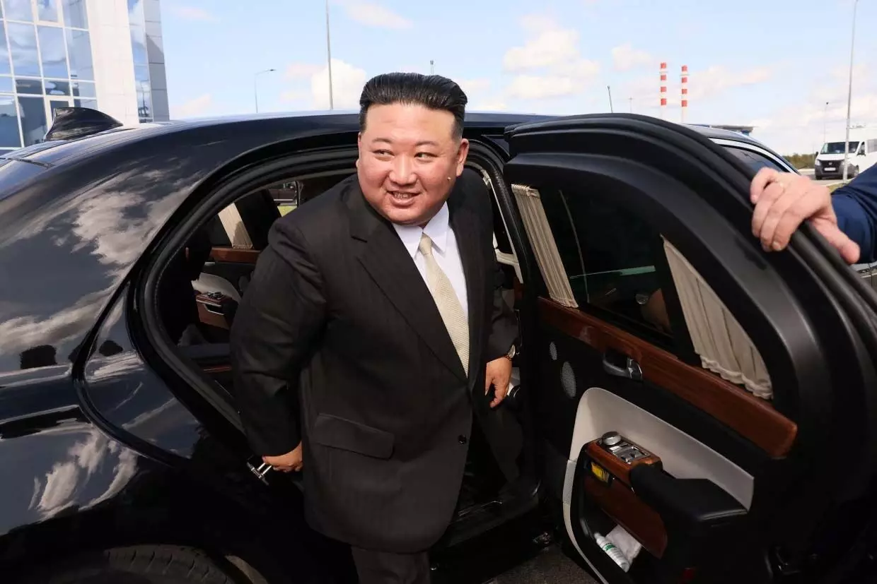 World News: पुतिन ने किम जोंग उन को जो कार उपहार में दी