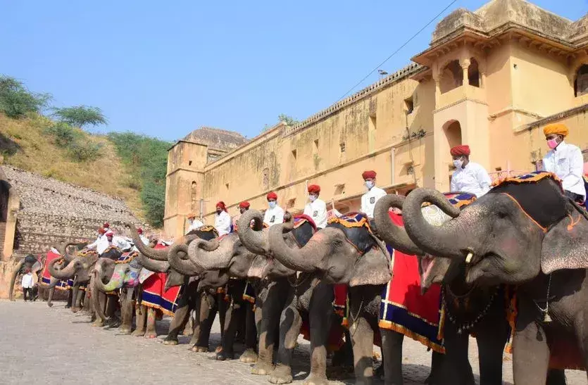 Jaipur: आमेर महल में संचालित हाथी सवारी के शुल्क में वृद्धि की गई