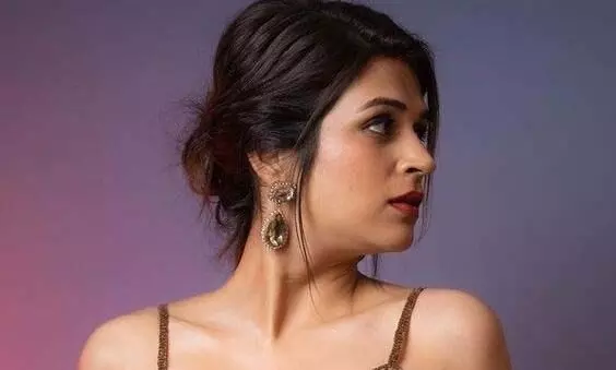 Shraddha Das: फिल्मी की सफलता और फैशनिस्टा की प्रतिष्ठा