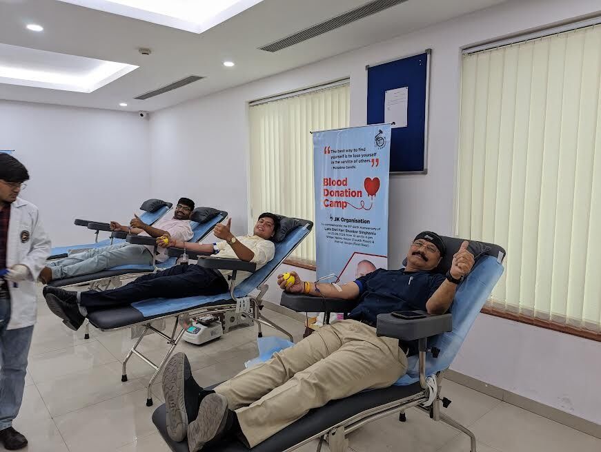 JK Group की कंपनियों का पूरे भारत में व्यापक रक्तदान अभियान