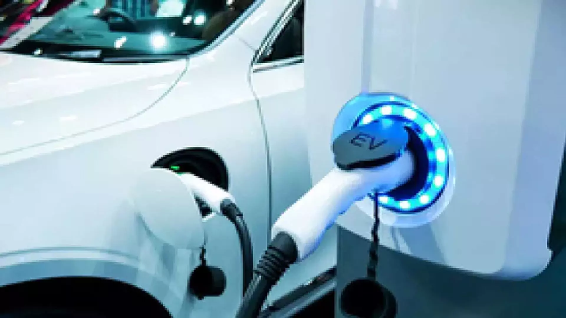 BUSINESS: इस साल दुनिया भर में बैटरी इलेक्ट्रिक वाहनों की बिक्री 10 मिलियन के आंकड़े को छू गई