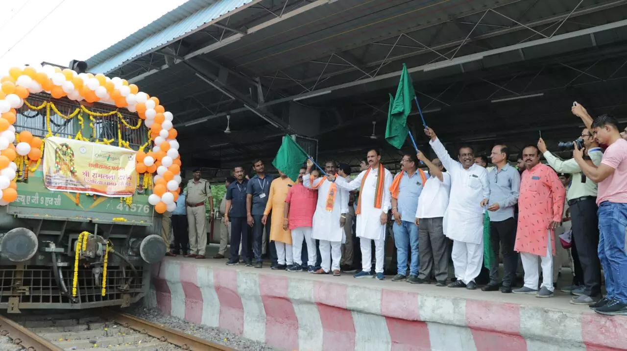 अयोध्या धाम के लिए 850 तीर्थयात्री रायपुर से special train से हुए रवाना