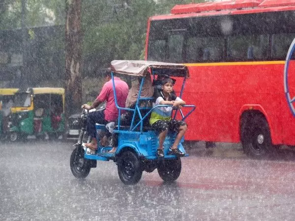 Delhi में शाम को बारिश, उमस से राहत