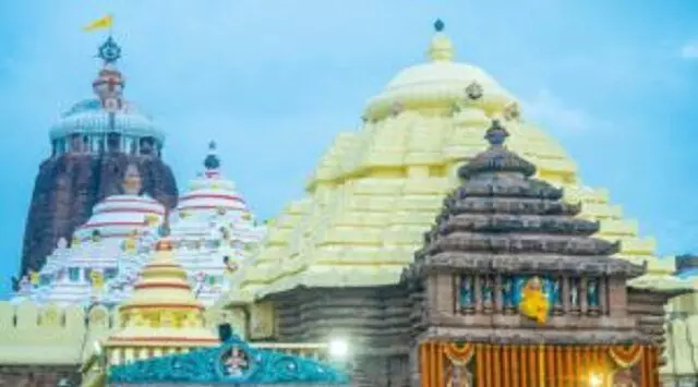 Lord Jagannath और उनके भाई-बहनों के बुखार से ठीक होने के बाद, आज पुरी में राजप्रसाद बिजे अनुष्ठान