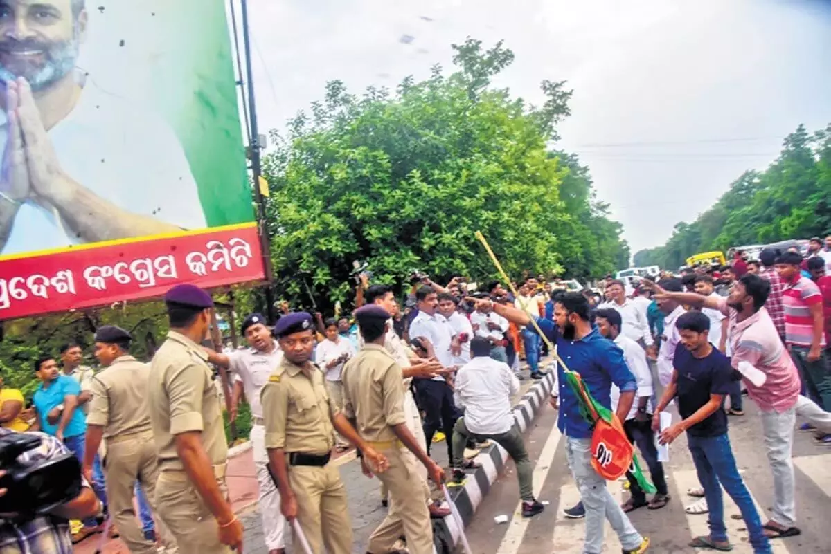 Odisha News: राहुल की टिप्पणी के विरोध में भाजयुमो, एनएसयूआई कार्यकर्ताओं में झड़प