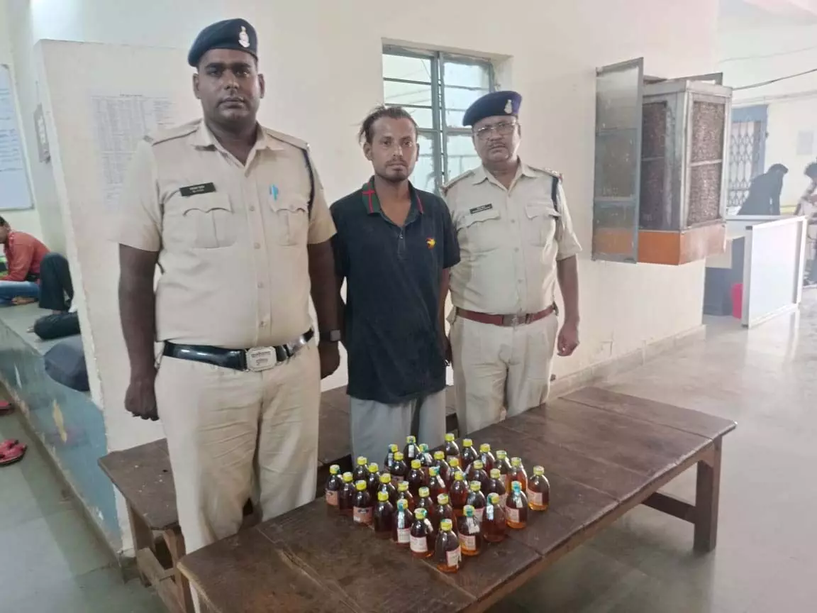 Raipur Breaking: अवैध शराब की तस्करी करने वाला तस्कर गिरफ्तार