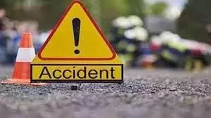 Accident: खड़े ट्रक से टकराया मोटरसाइकिल एक की मौत