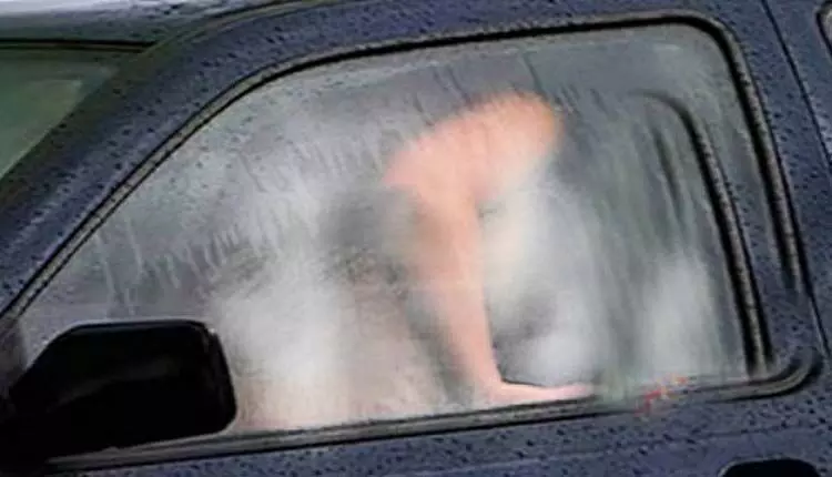 CRIME: नशीली कोल्ड ड्रिंक पिलाकर कार में युवती के साथ किया गैंगरेप