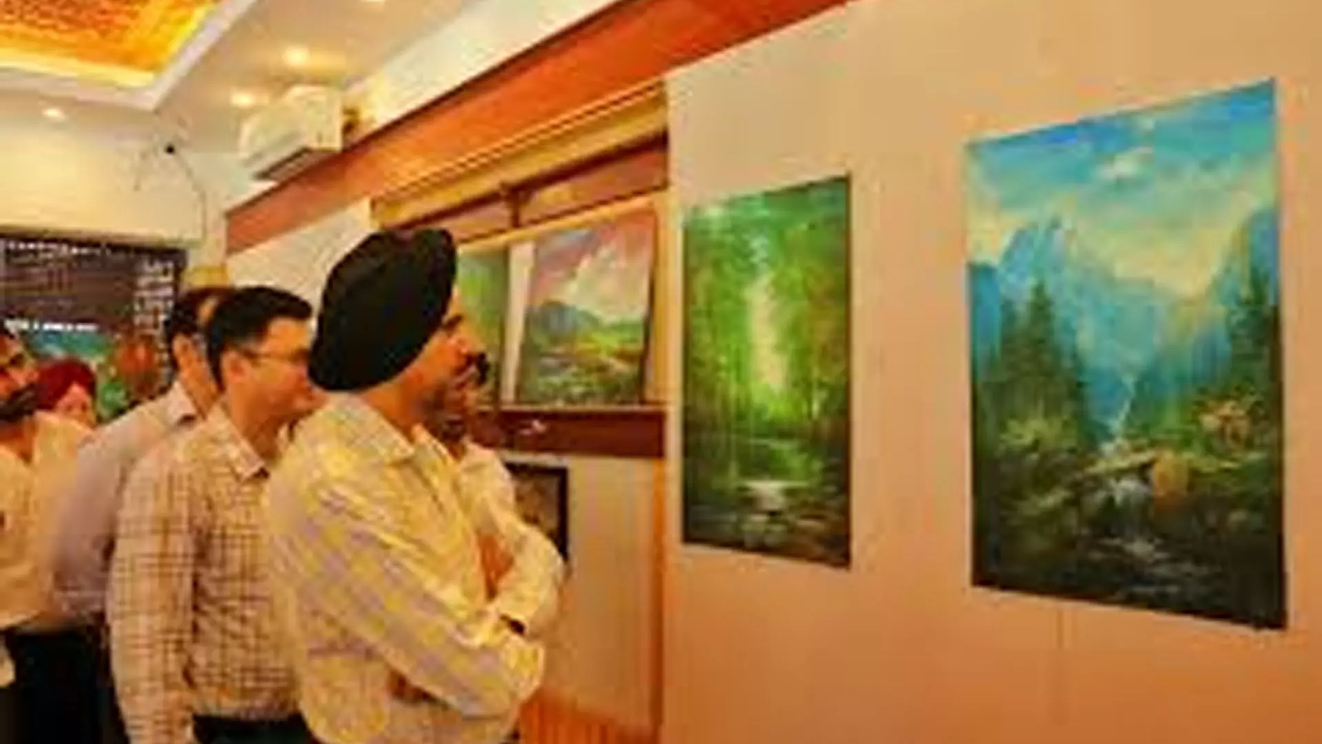 SriNagar News : सरकारी कला एम्पोरियम में अनूठी हस्तशिल्प प्रदर्शनी शुरू