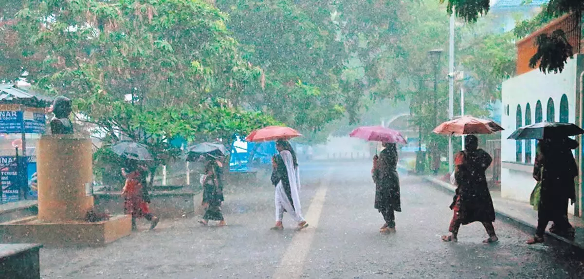 Kerala News: कमजोर मानसून के कारण जलवायु एजेंसियां ​​अपने पूर्वानुमानों का पुनर्मूल्यांकन कर रही