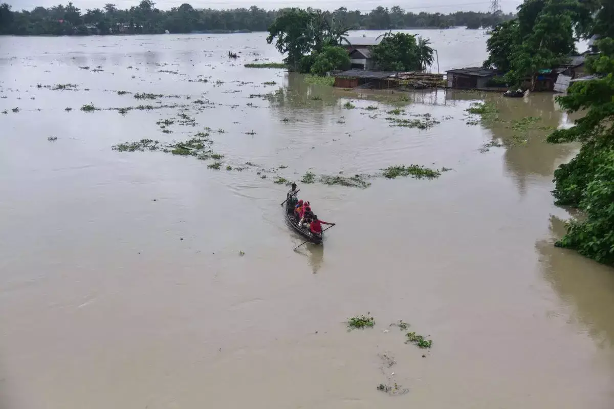 Assam news : गोलाघाट के 84 गांवों में 1.6 लाख लोग प्रभावित