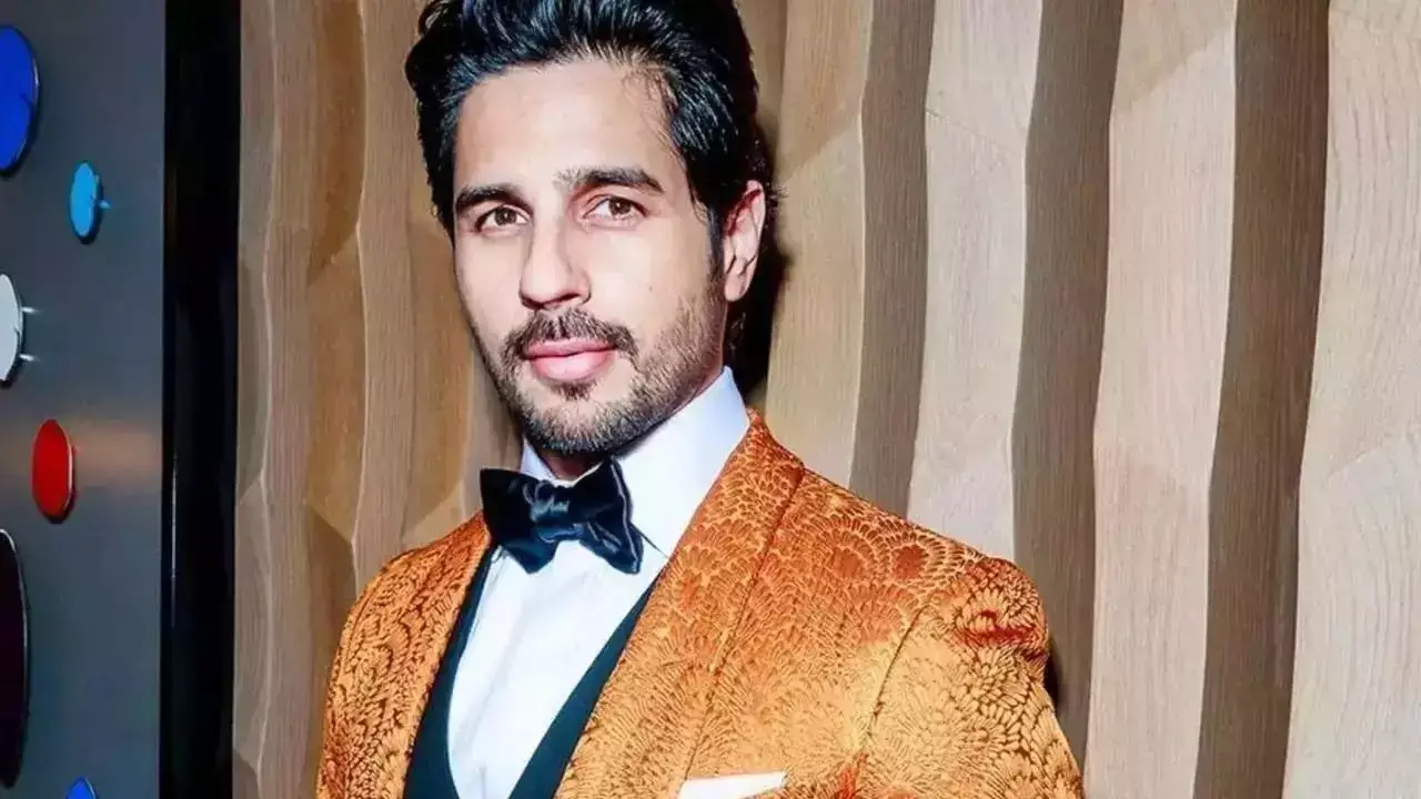 Sidharth Malhotra: सिद्धार्थ मल्होत्रा के नाम पर 50 लाख की ठगी क्या है रिएक्शन?