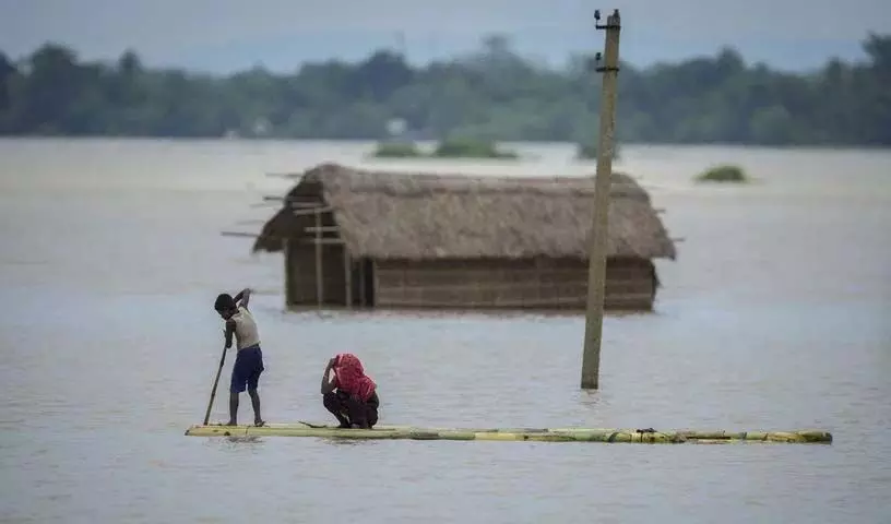 Assam News: असम में बाढ़ की स्थिति और खराब