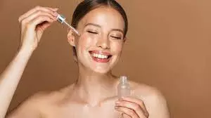 Facial Oil: त्वचा को निखारने के लिए लगाएं ये 3 फेशियल ऑयल