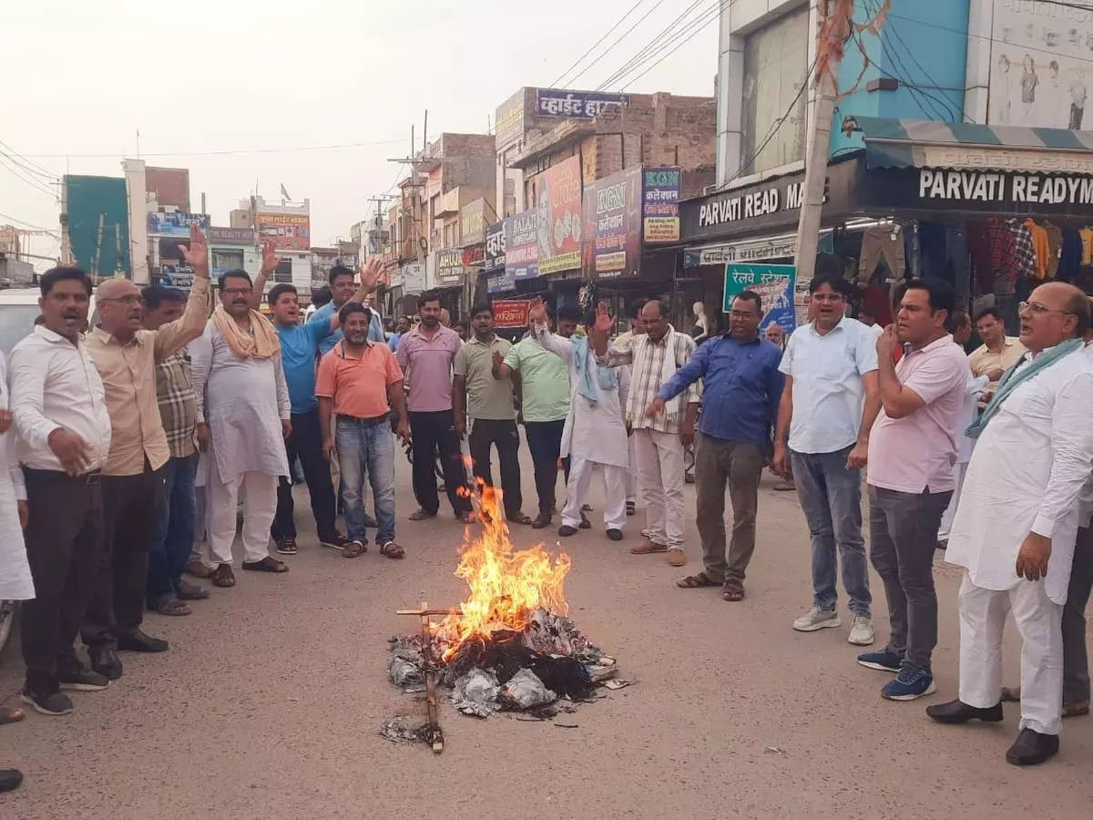 Jaisalmer: कांग्रेस नेता राहुल गांधी का पुतला दहन किया गया