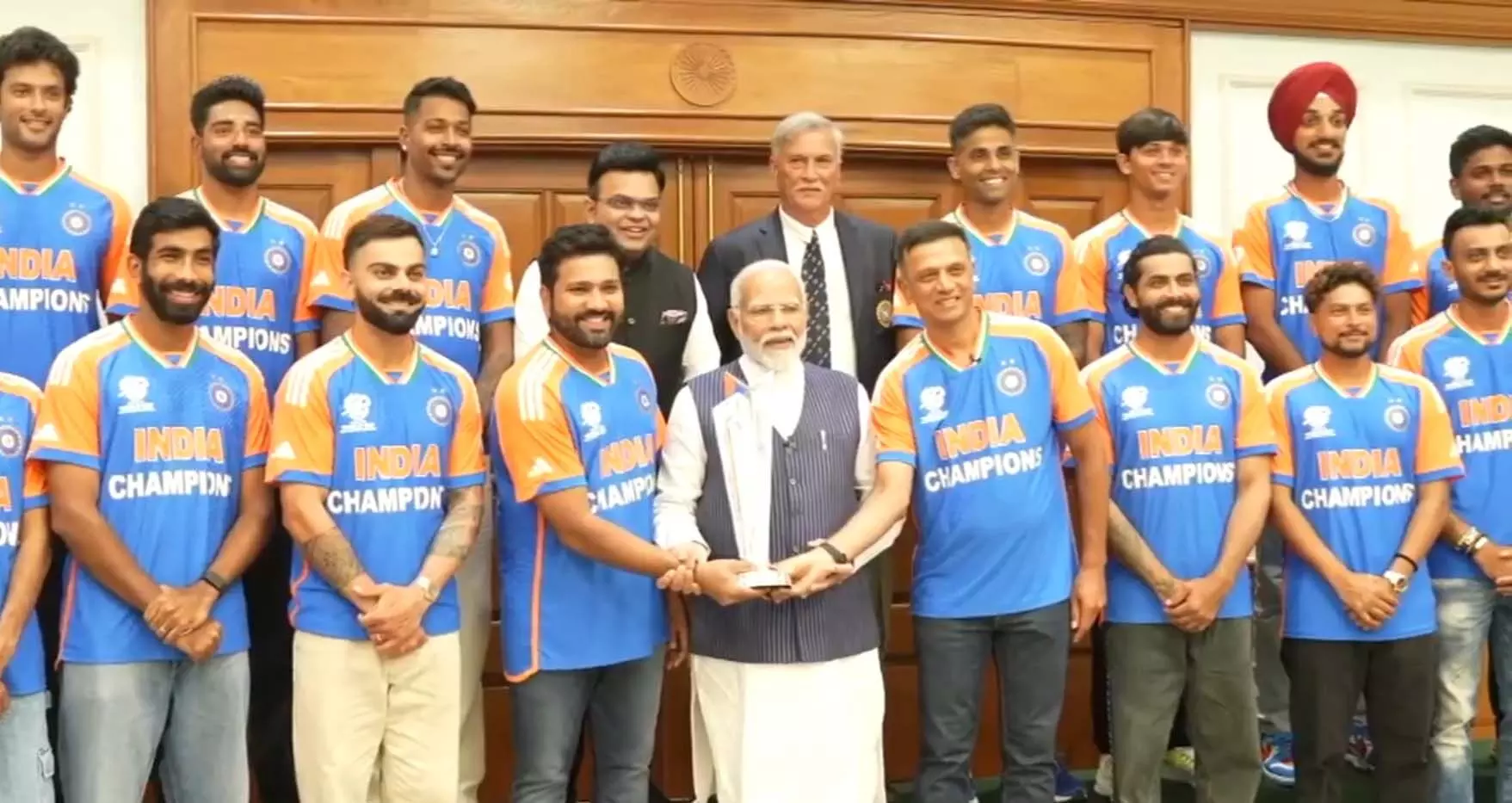 प्रधानमंत्री मोदी ने अपने आवास पर टी20 वर्ल्ड कप विजेता भारतीय क्रिकेट टीम से की मुलाकात