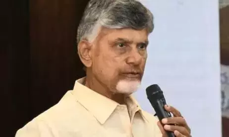 CM Naidu tells officials: जल स्रोतों का उचित प्रबंधन करें और किसानों की मदद करें