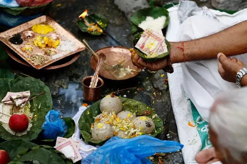 Ashadha Amavasya : आषाढ़ अमावस्या पर राशि अनुसार करें इन चीजों का दान