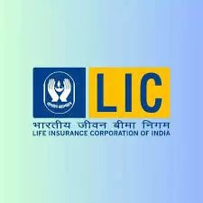 LIC ने IDFC फर्स्ट बैंक में की हिस्सेदारी , प्रति शेयर में  2.68% की हुई वृद्धि