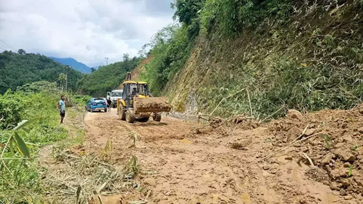 ARUNACHAL :  भूस्खलन के कारण अरुणाचल प्रदेश का एकमात्र राज्य राजमार्ग बंद