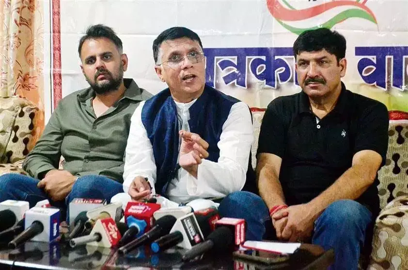 Pawan Khera: पुरानी पेंशन योजना बहाल करने पर हिमाचल की कांग्रेस सरकार को दंडित कर रही BJP