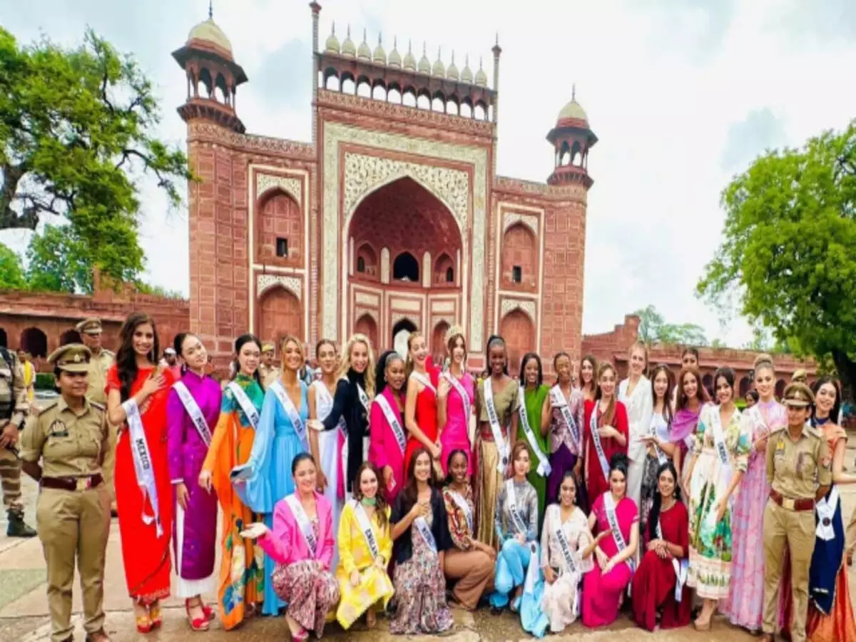 वाह ताज, प्रेम की निशानी का दीदार करने पहुंची 30 देशों की 110 विश्व सुंदरियां