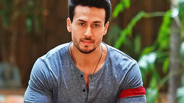 Tiger Shroff  ने पूजा एंटरटेनमेंट के पूर्व क्रू मेंबर की किया मदद