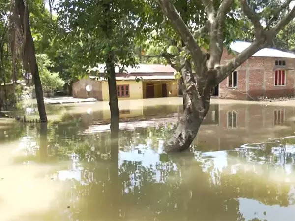 Assam के राज्यपाल ने मोरीगांव में बाढ़ प्रभावित क्षेत्र का किया निरीक्षण
