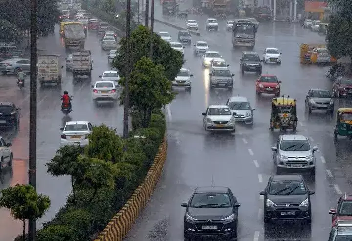 Lucknow: मौसम विभाग के अनुसार अगले दो से तीन दिनों में यूपी में खूब बारिश होगी