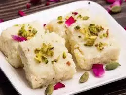 PANEER BARFI RECIPE :बनाइये टेस्टी हेल्दी पनीर बर्फी जानिए रेसिपी