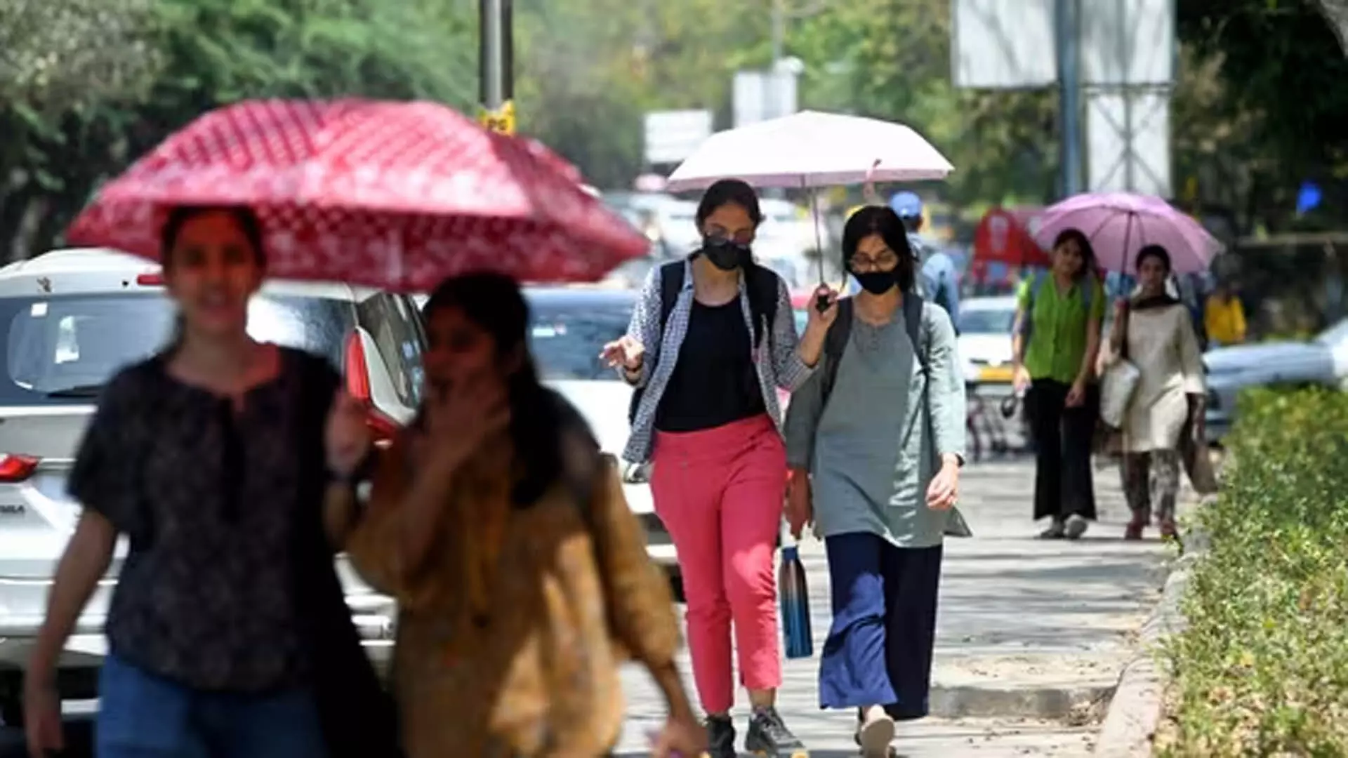 Delhi: दिल्ली में मौसम  28.05 °C पर गर्म शुरुआत