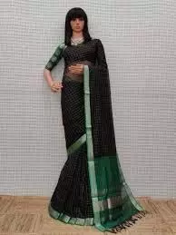 Trendy Saree: गर्मियों में  अपने कलेक्शन में जरूर करें शामिल