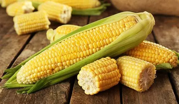 Corn: कॉर्न से त्वचा में निखार ला सकते है जाने फायदे