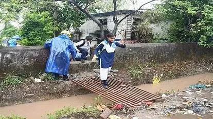 School in rain: भारी बारिश के चलते उत्तराखंड के स्कूल आज भी बंद