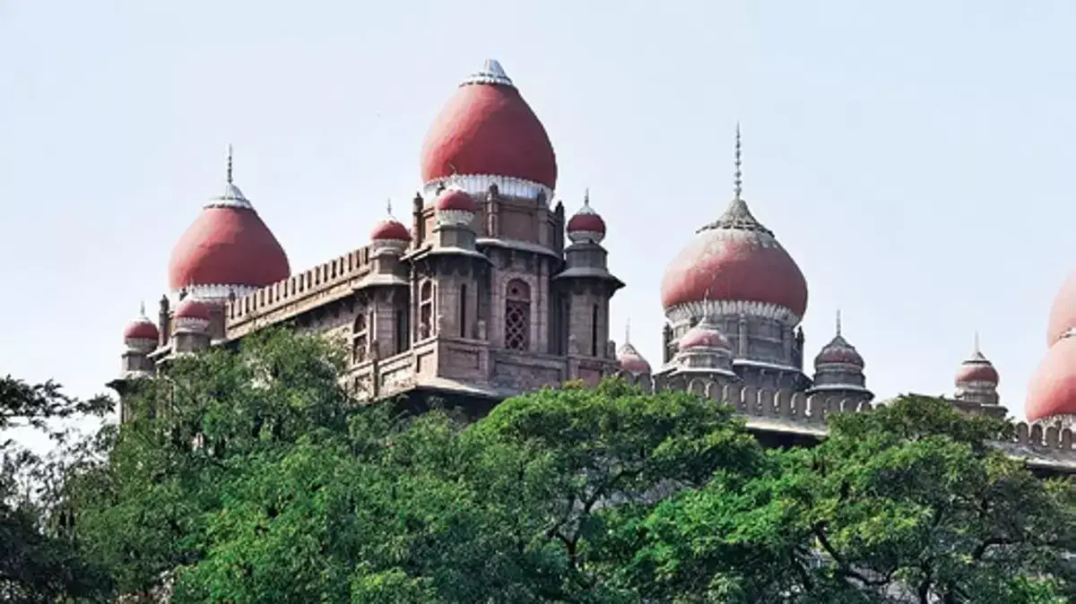 Telangana HC ने मल्ला रेड्डी विश्वविद्यालय के खिलाफ परिसर के बाहर उल्लंघन के लिए कानूनी कार्रवाई का आदेश दिया