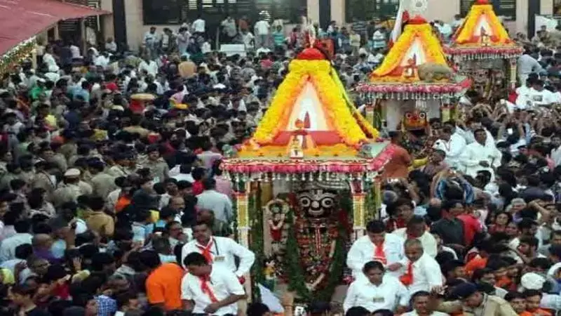 Ahmedabad Rath Yatra 2024 : भगवान जगन्नाथ को चढ़ाया गया चांदी का गदा और मुकुट